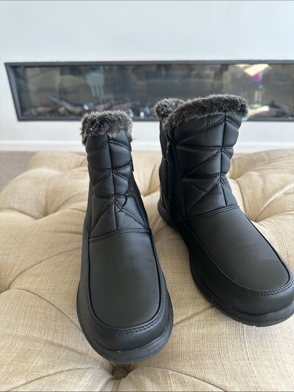 totes Black Faux Fur Lined Winter Ankle Boots size 10w